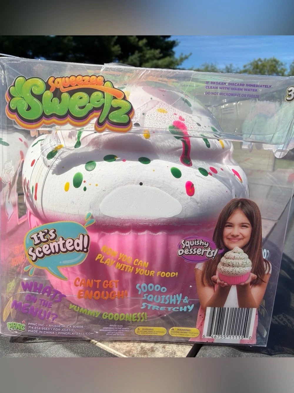 Squeeeze Scented Pink & White Cupcake